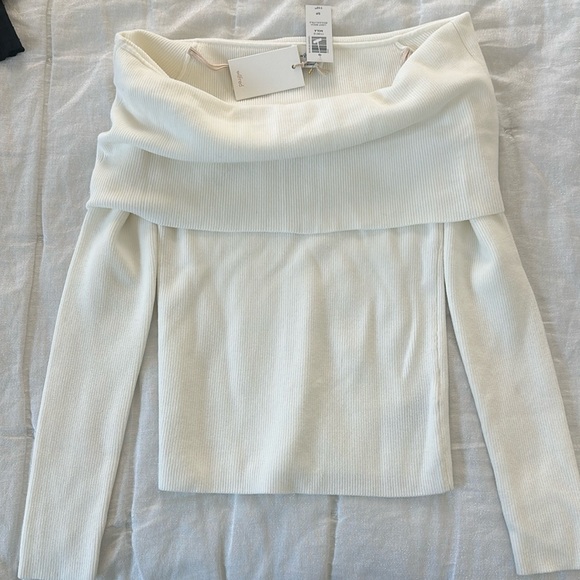 Aritizia - Wilfred off the shoulder sweater